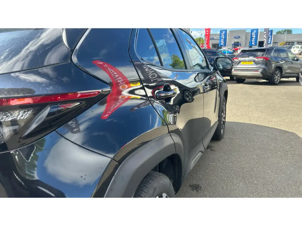 2022-toyota-yaris-15-vvt-i-design-panoramic-roof-big-28