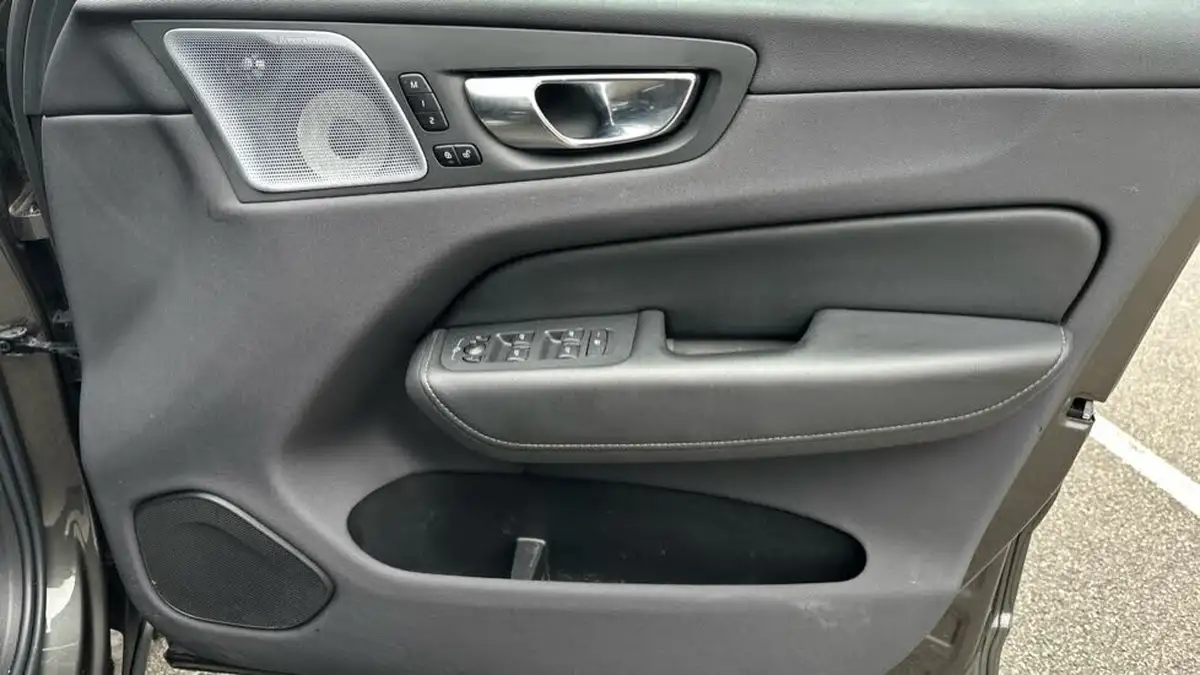 2022-volvo-xc60-20-t6-inscription-350bhp-big-28