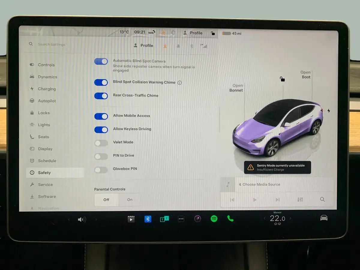 2022-tesla-model-y-e-long-range-big-21