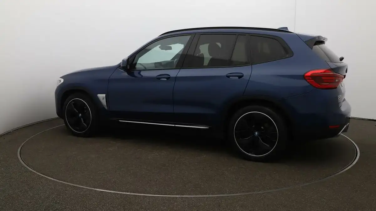 2022-bmw-ix3-e-premier-edition-big-49