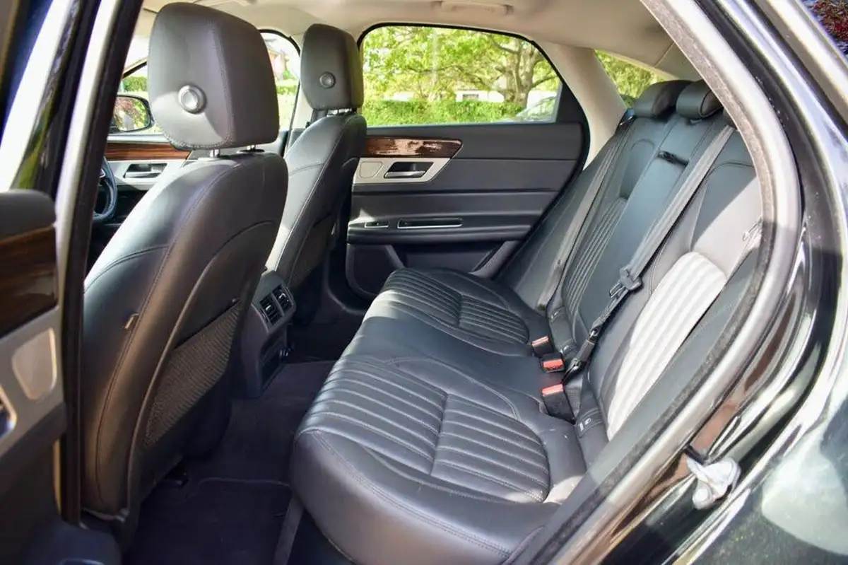 2016-jaguar-xf-20td-portfolio-180ps-auto-big-32