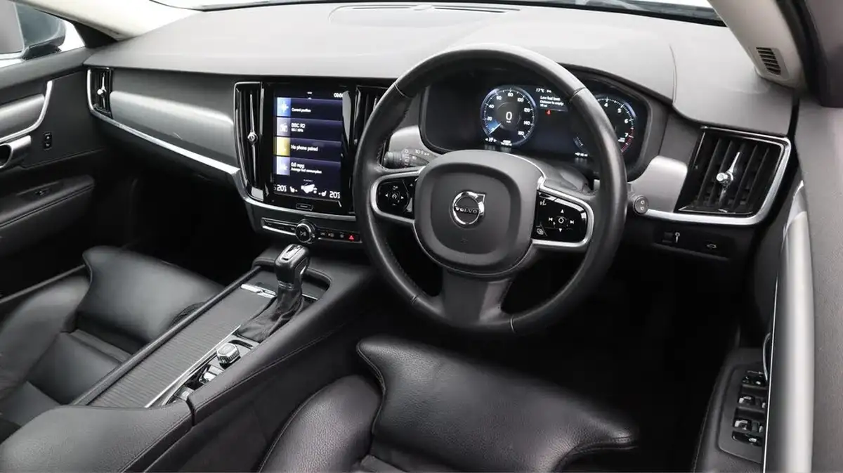 2019-volvo-v90-20-t4-momentum-plus-big-9