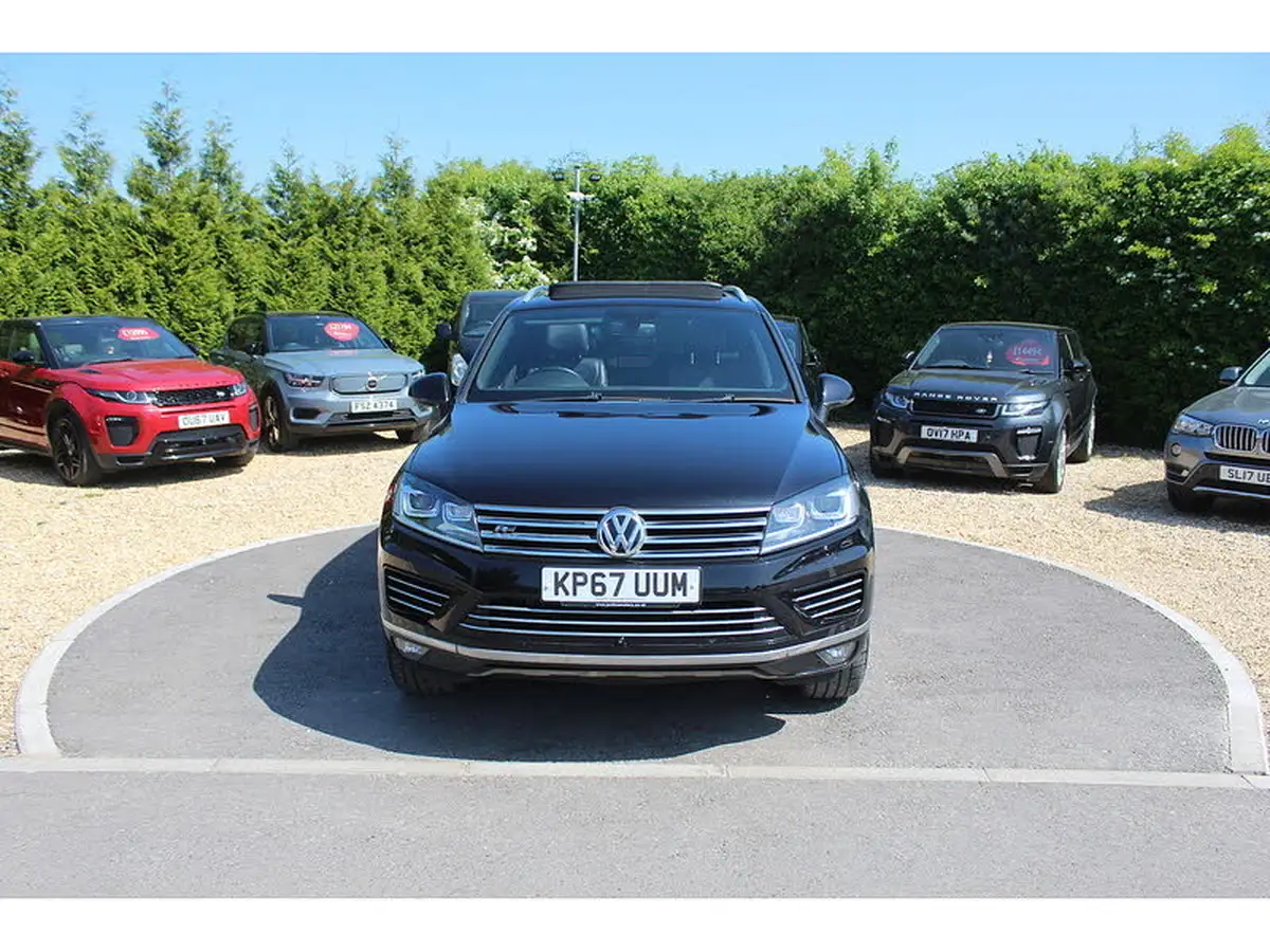 2017-volkswagen-touareg-30tdi-r-line-plus-262ps-ss-2967cc-big-2