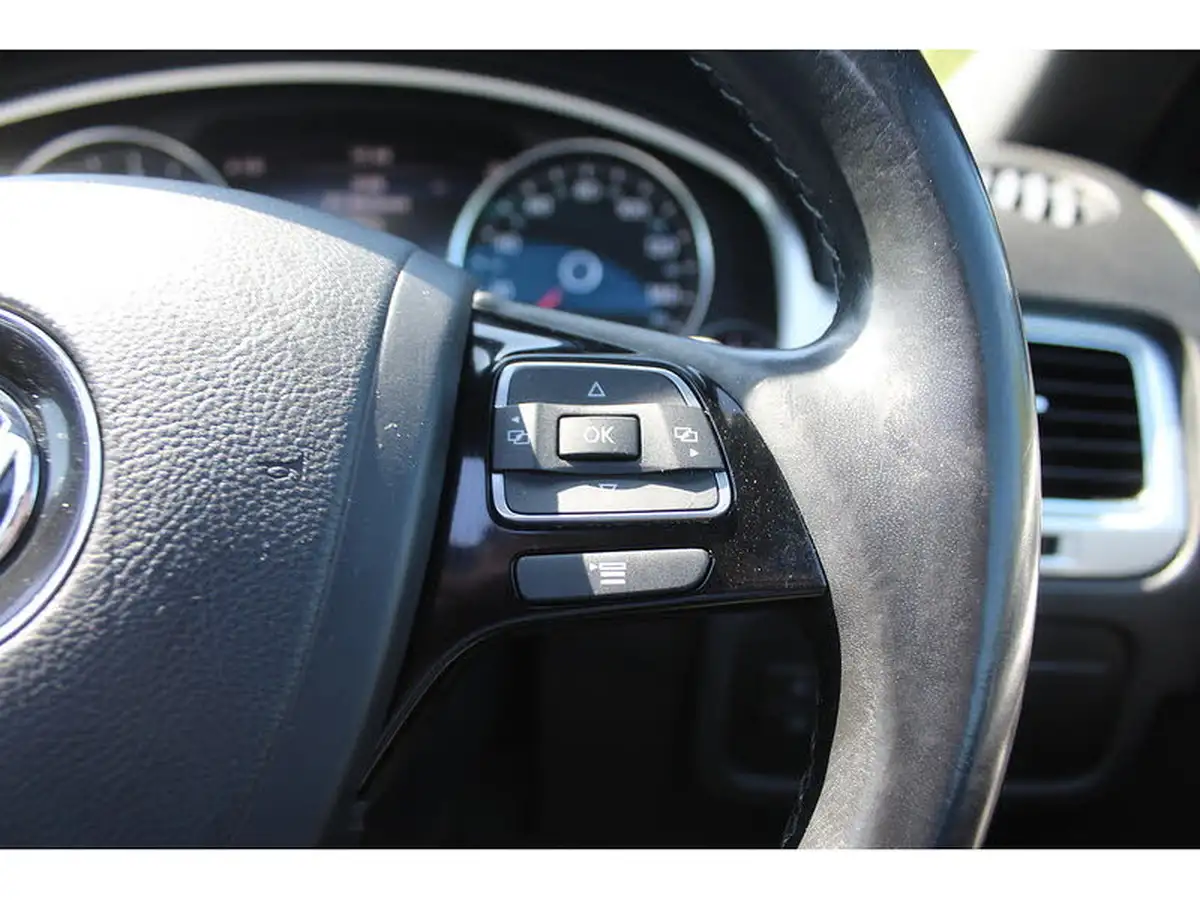 2017-volkswagen-touareg-30tdi-r-line-plus-262ps-ss-2967cc-big-26
