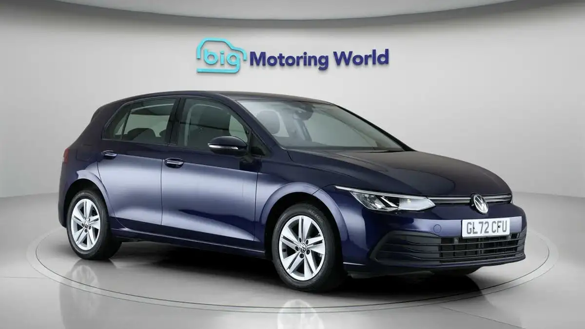 2022-volkswagen-golf-15-tsi-life-130ps-hatchback-big-0