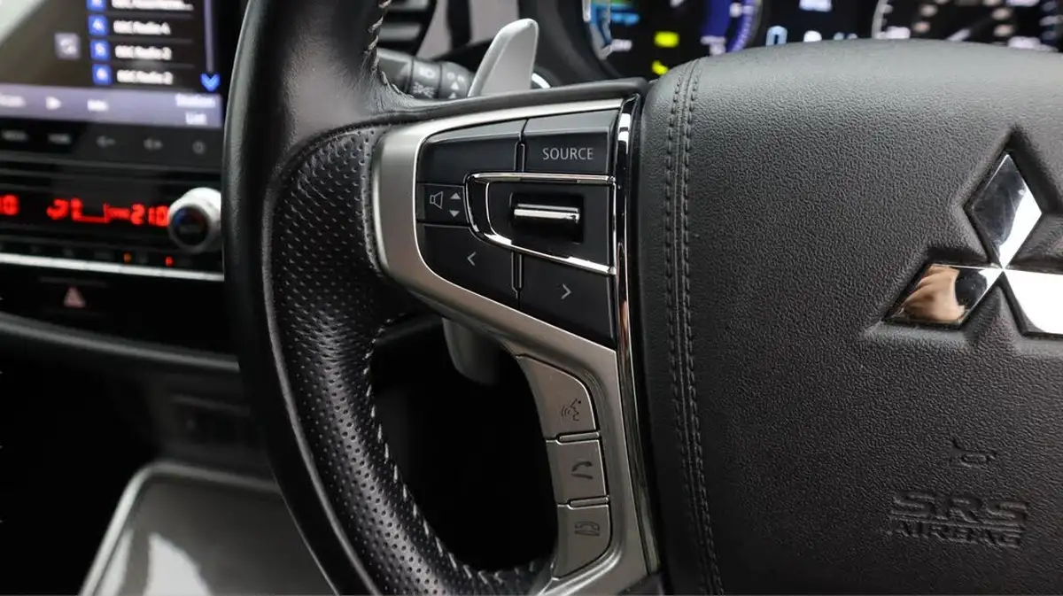 2020-mitsubishi-outlander-24-dynamic-phev-big-23