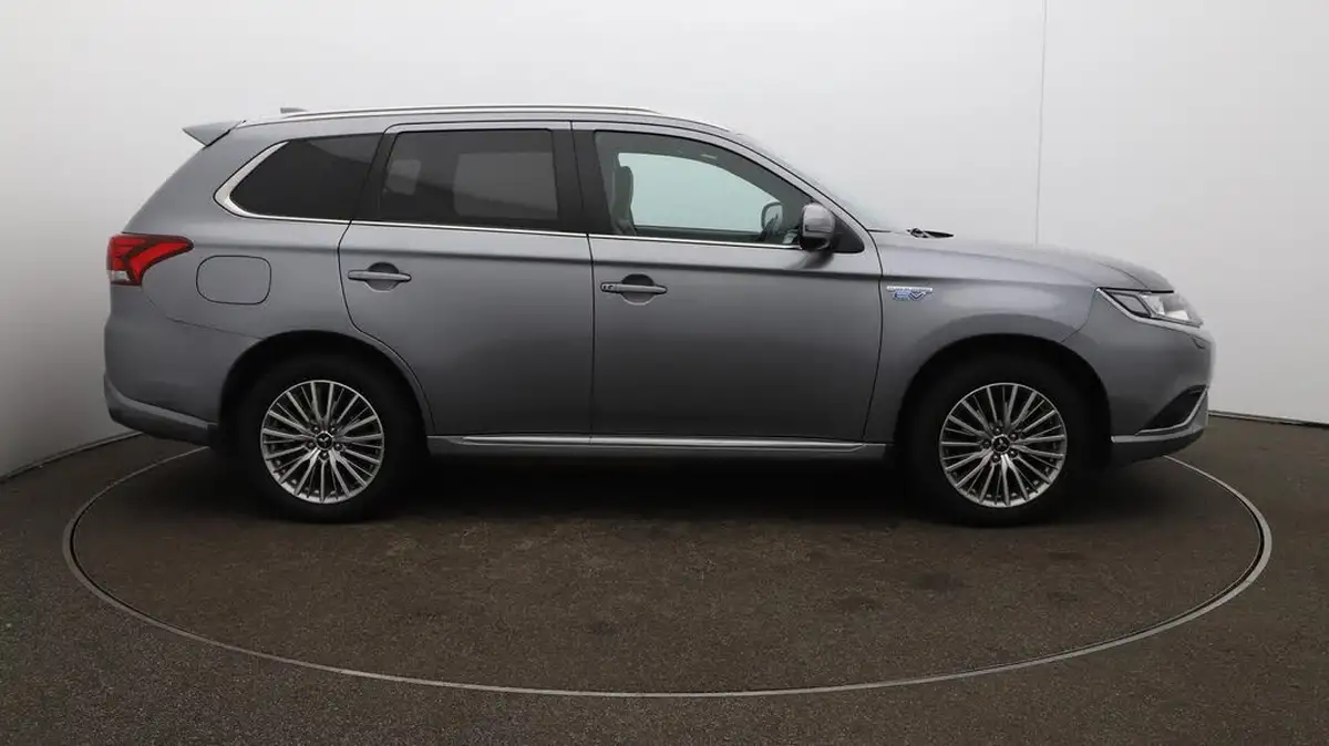 2020-mitsubishi-outlander-24-dynamic-phev-big-47