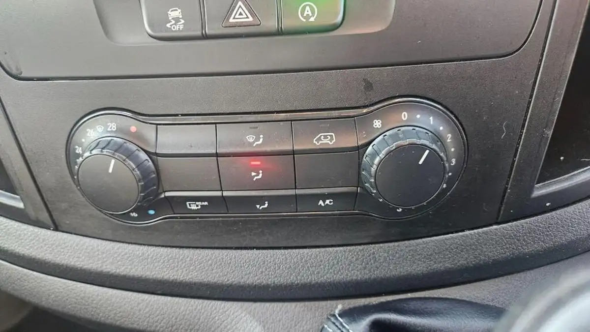2016-mercedes-benz-vito-21cdi-114-bluetec-crewcab-compact-big-27