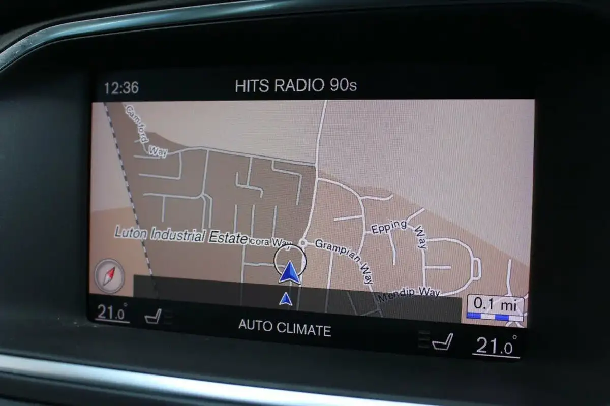 2018-volvo-v40-20-t2-inscription-big-10
