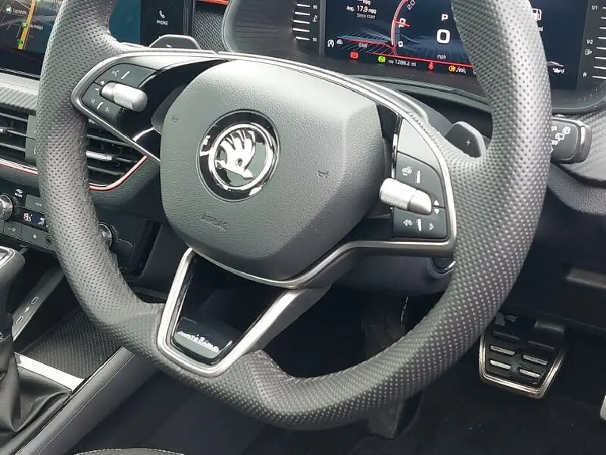 2024-skoda-kamiq-10-tsi-monte-carlo-116ps-dsg-big-16