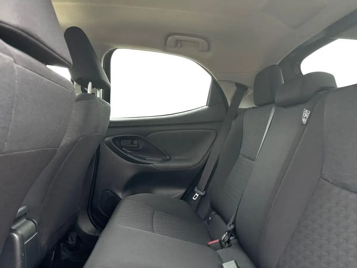 2021-toyota-yaris-15-vvt-i-design-big-16