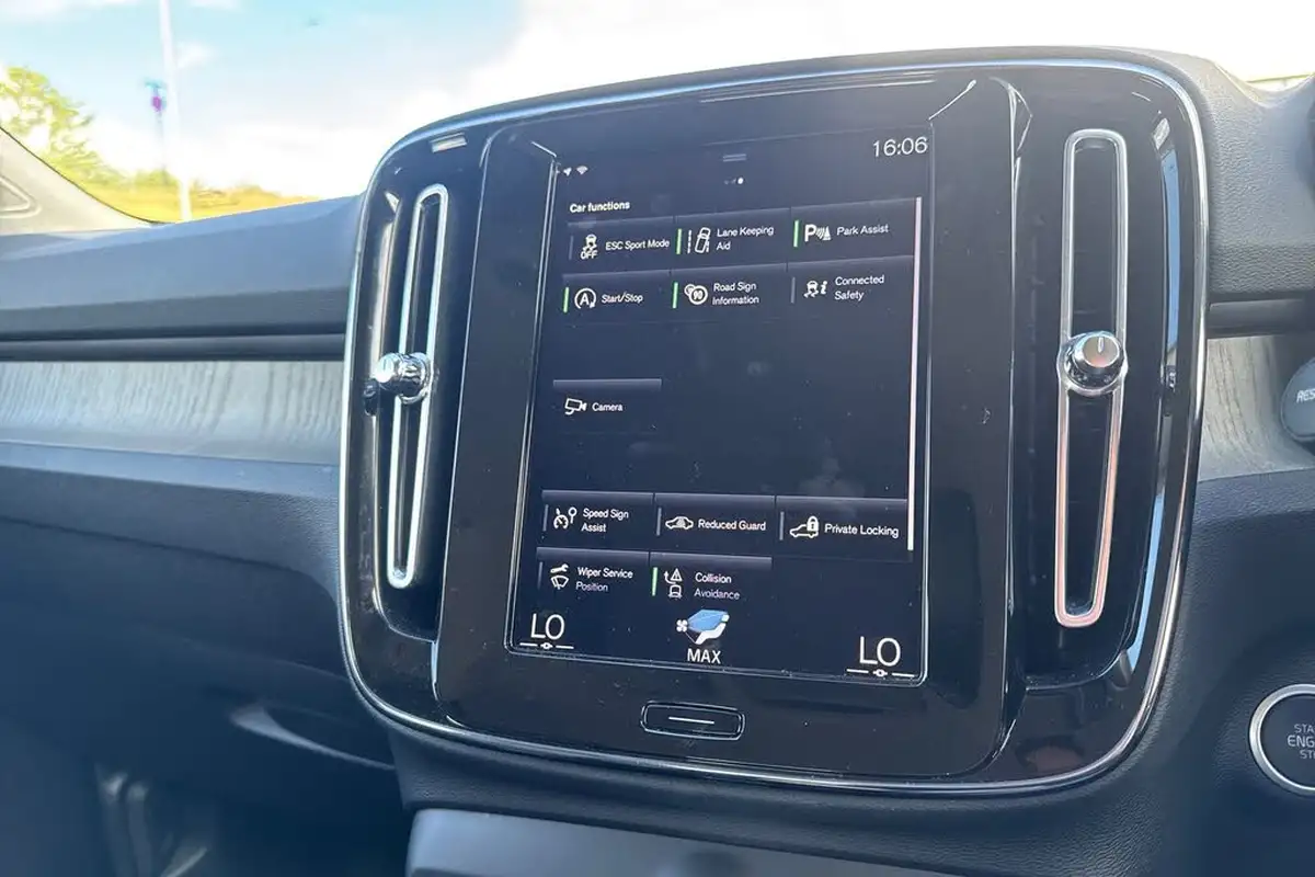 2021-volvo-xc40-15-t3-inscription-161bhp-auto-big-22