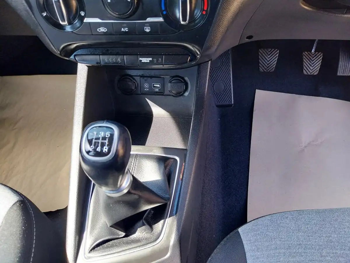 2016-hyundai-i20-12-se-hatchback-5d-big-13