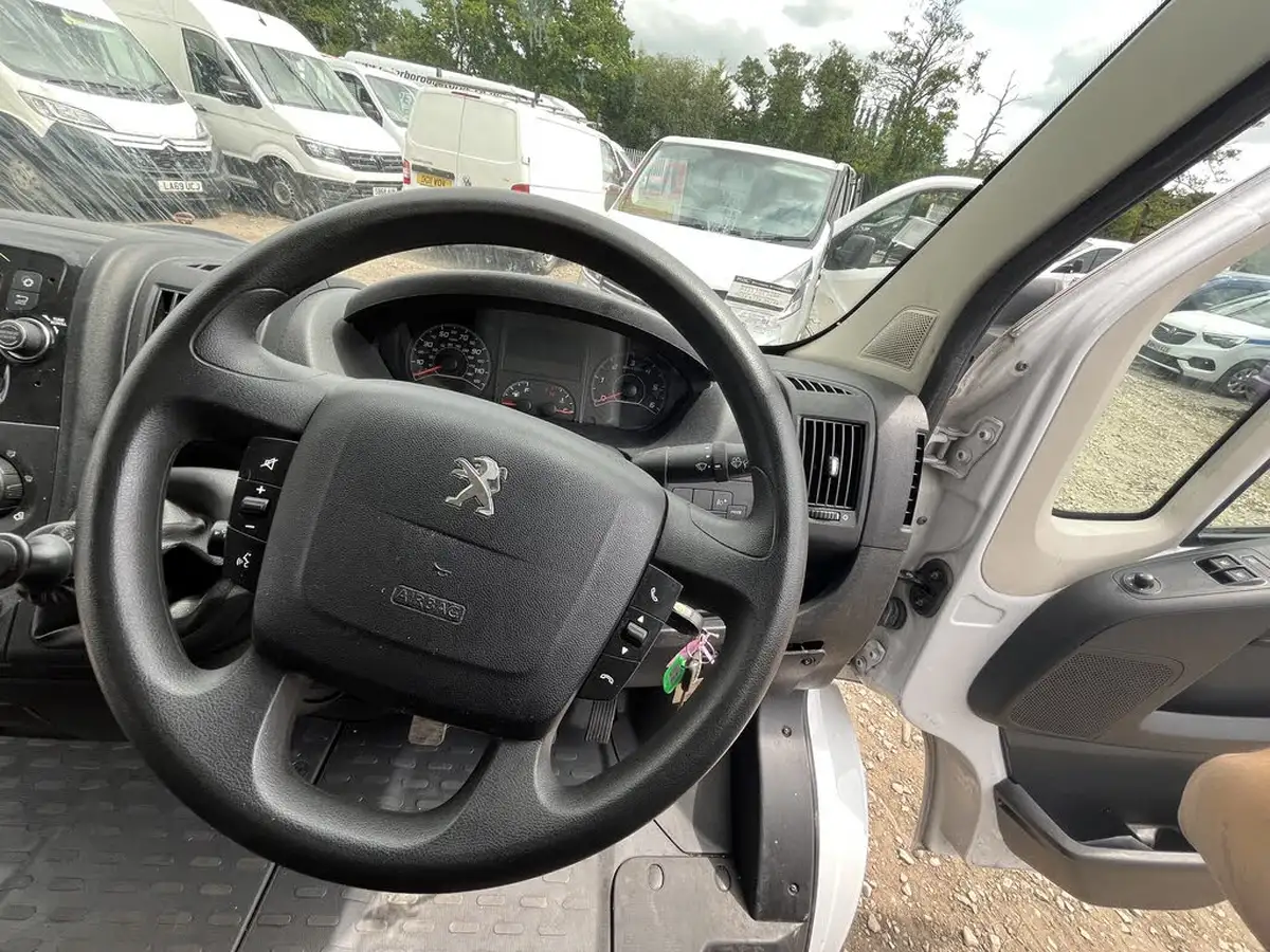 2021-peugeot-boxer-22-bluehdi-professional-335-l3-h2-140bhpeu6dt-panel-big-16