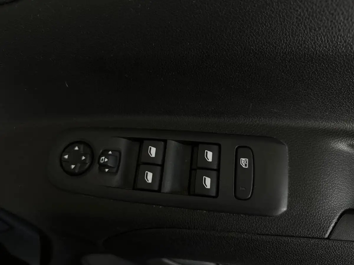 2022-vauxhall-combo-life-15-se-100ps-big-21
