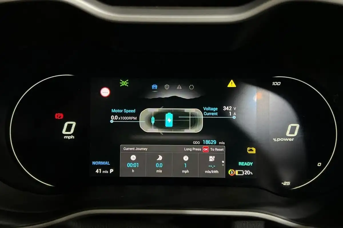 2023-mg-zs-suv-e-trophy-ev-156ps-long-range-big-14