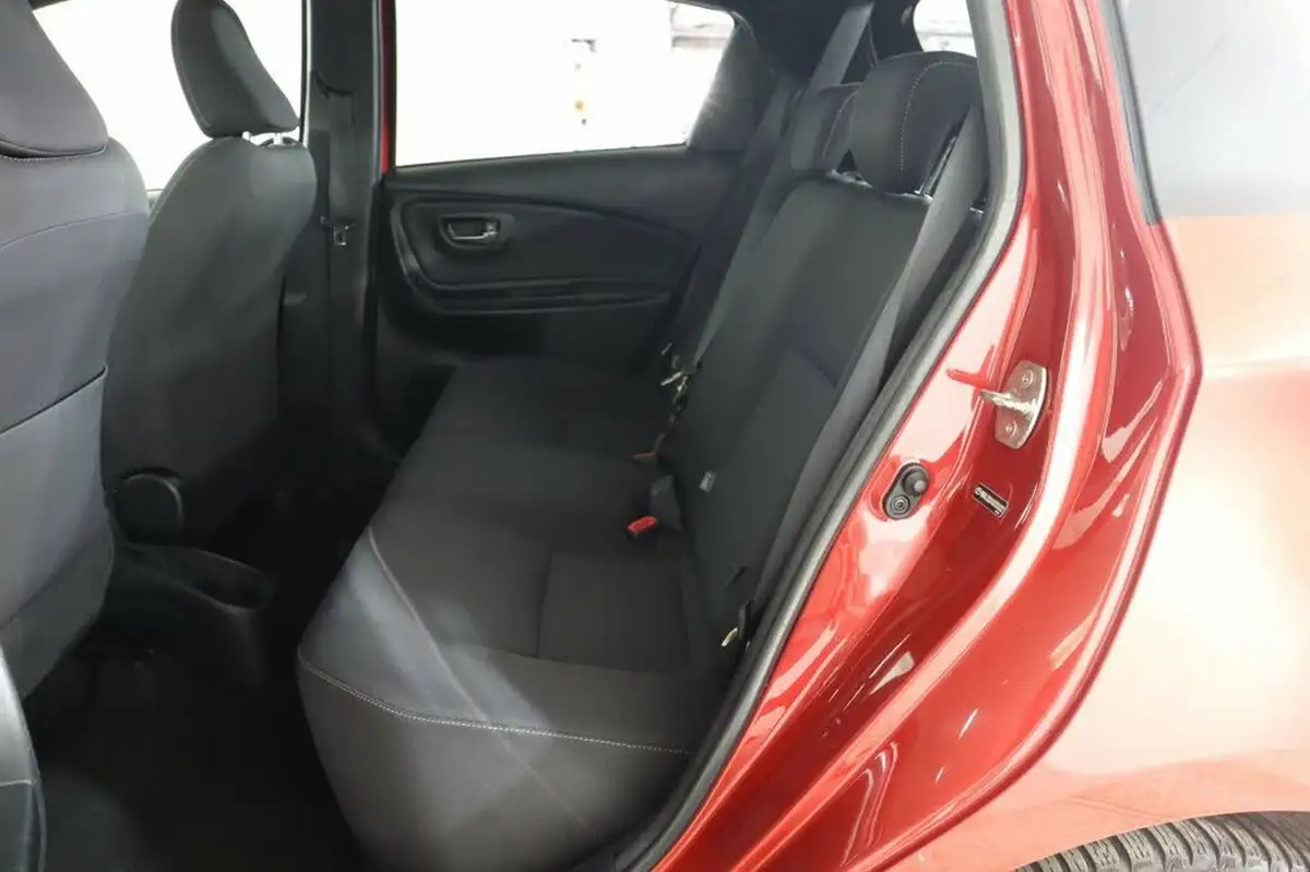 2016-toyota-yaris-133-design-big-37