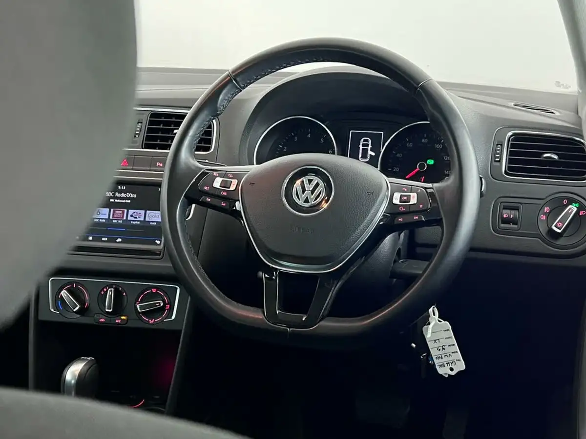 2016-volkswagen-polo-big-16