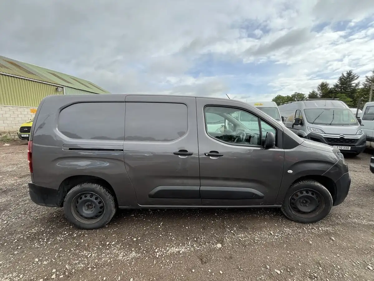 2020-citroen-berlingo-15bluehdi-950-enterprise-100pseu6dt-e-ss-panel-big-10