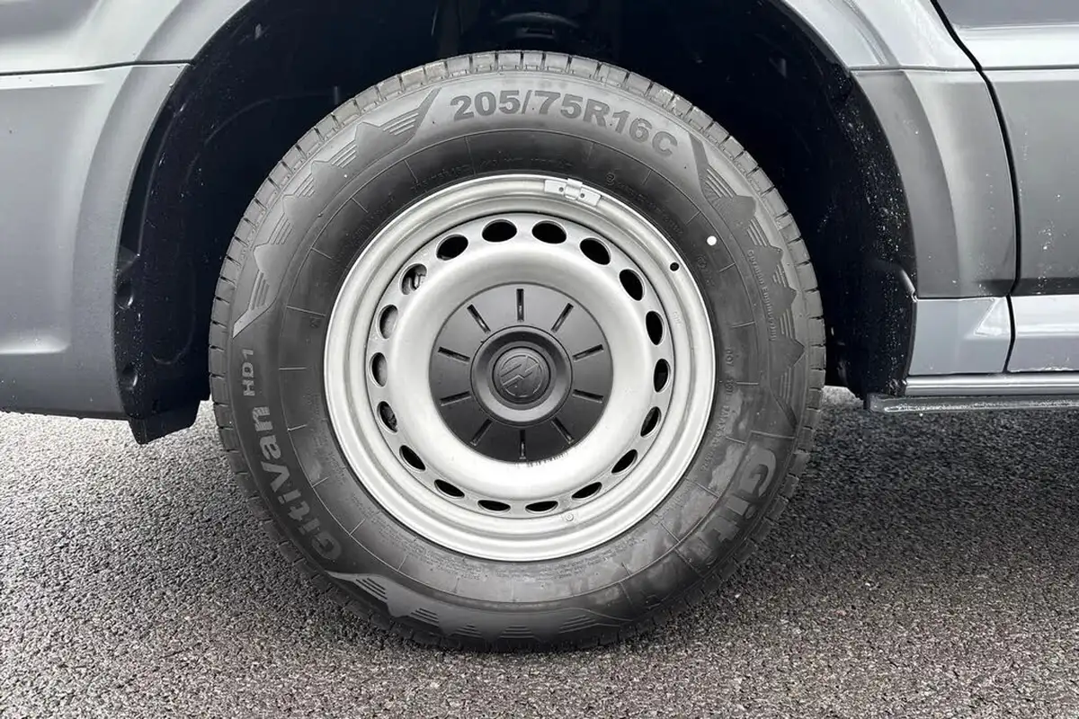 2024-volkswagen-crafter-20tdi-cr35-mwb-commerce-plus-140pseu6d-big-11