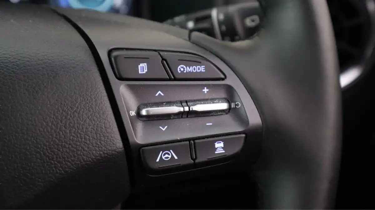 2022-hyundai-kona-e-premium-204ps-64kwh-7kw-obc-big-25