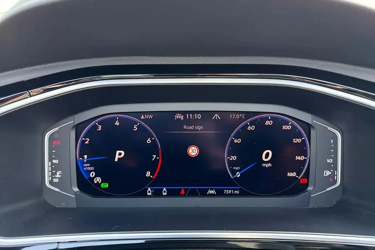 2024-volkswagen-t-roc-15-tsi-r-line-convertible-2d-dsg-big-34