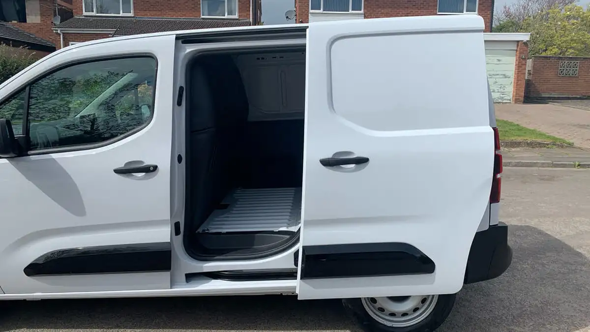 2024-citroen-berlingo-big-47
