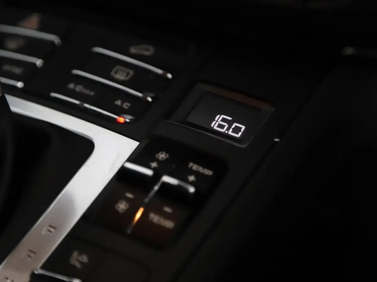 2021-porsche-macan-30-s-big-17
