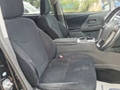 2013-toyota-prius-small-32