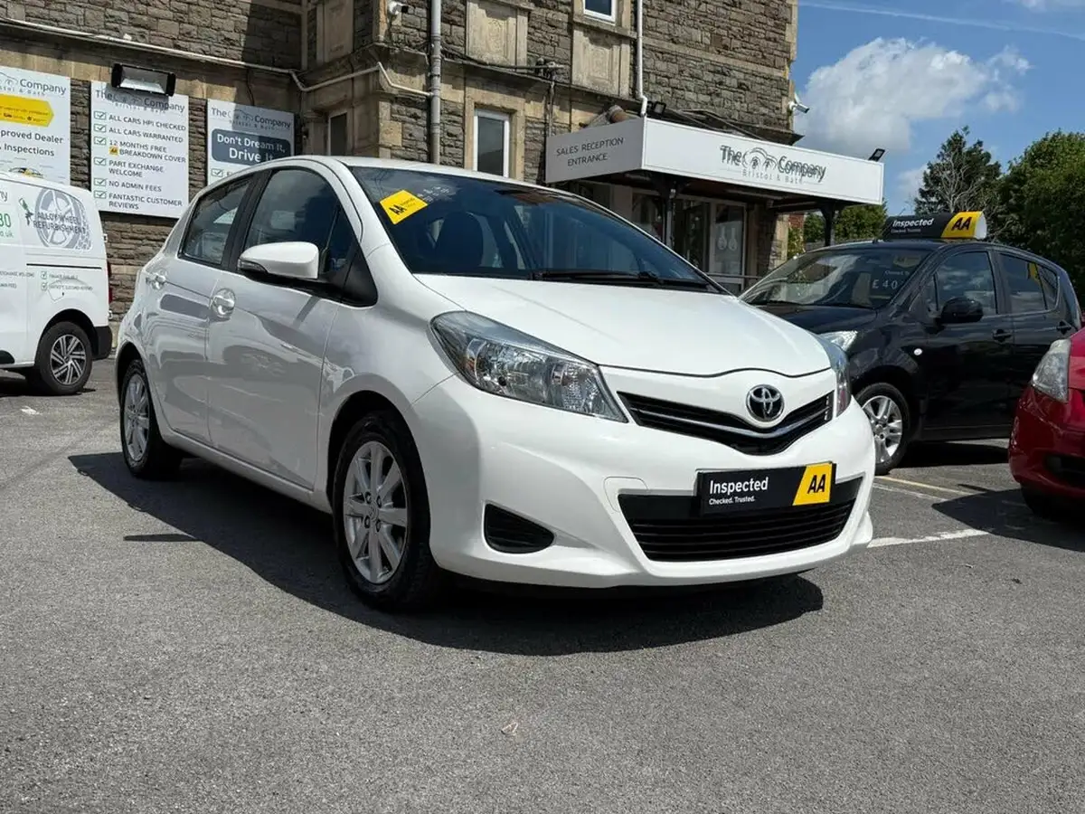 2012-toyota-yaris-133-tr-vvt-i-5d-big-37