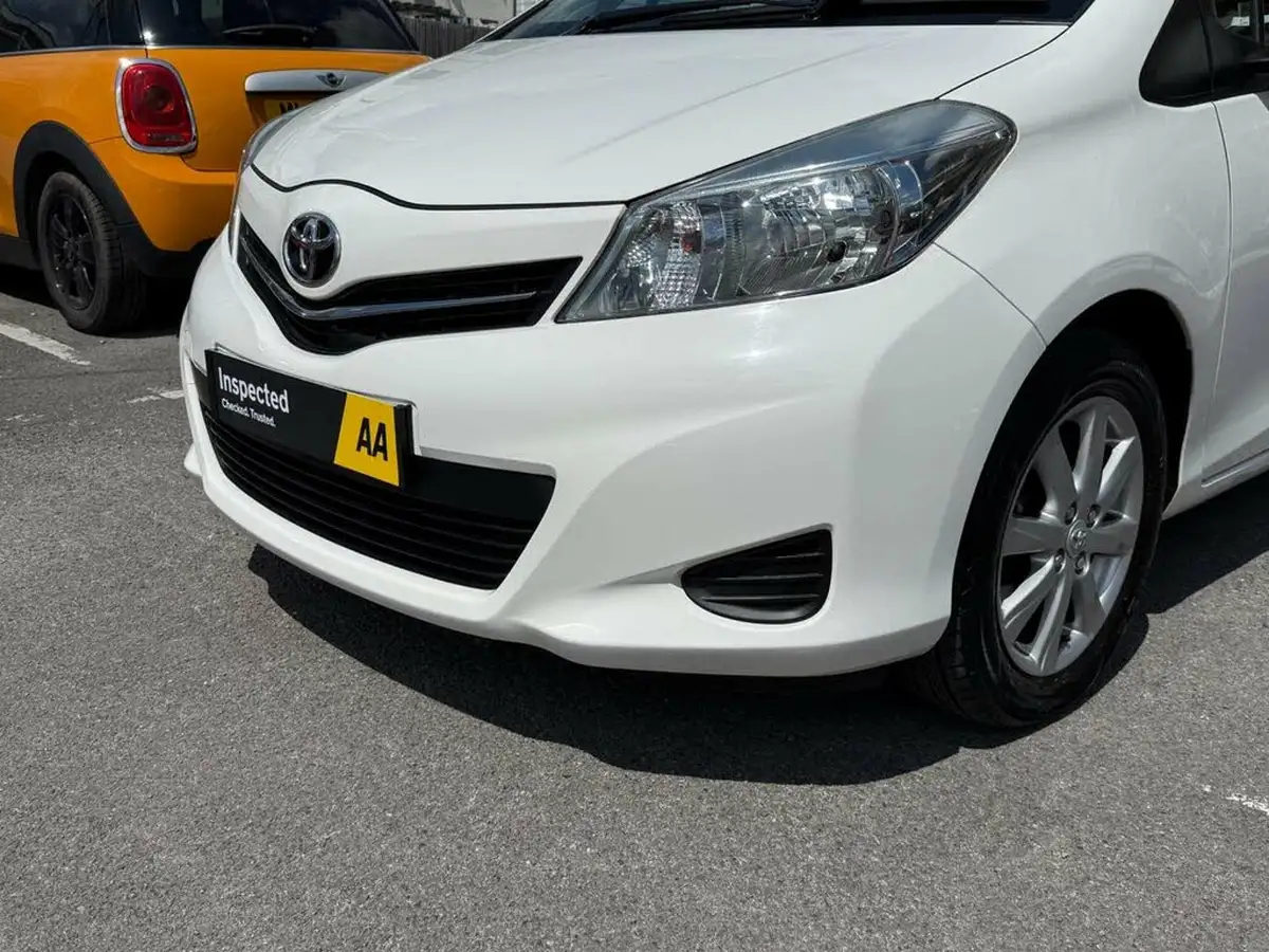 2012-toyota-yaris-133-tr-vvt-i-5d-big-9