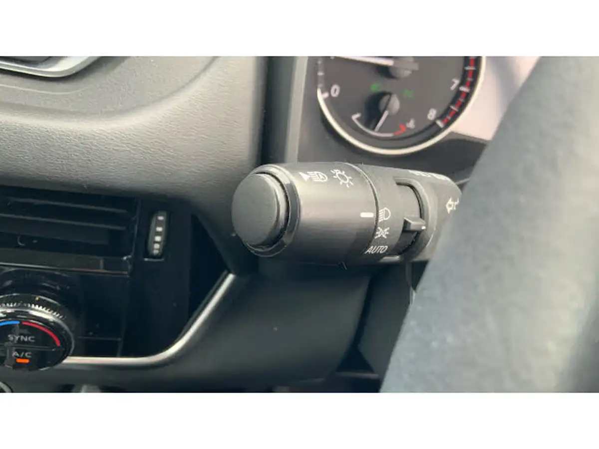 2022-nissan-qashqai-13-dig-t-acenta-premium-140ps-big-28