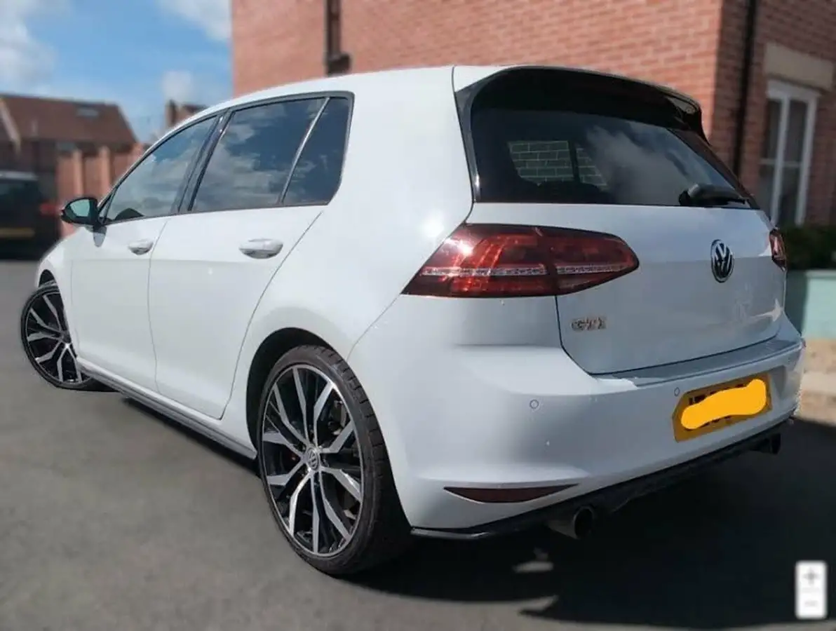 2014-volkswagen-golf-20-gti-230ps-performance-pk-bmtss-hatchback-5d-big-3