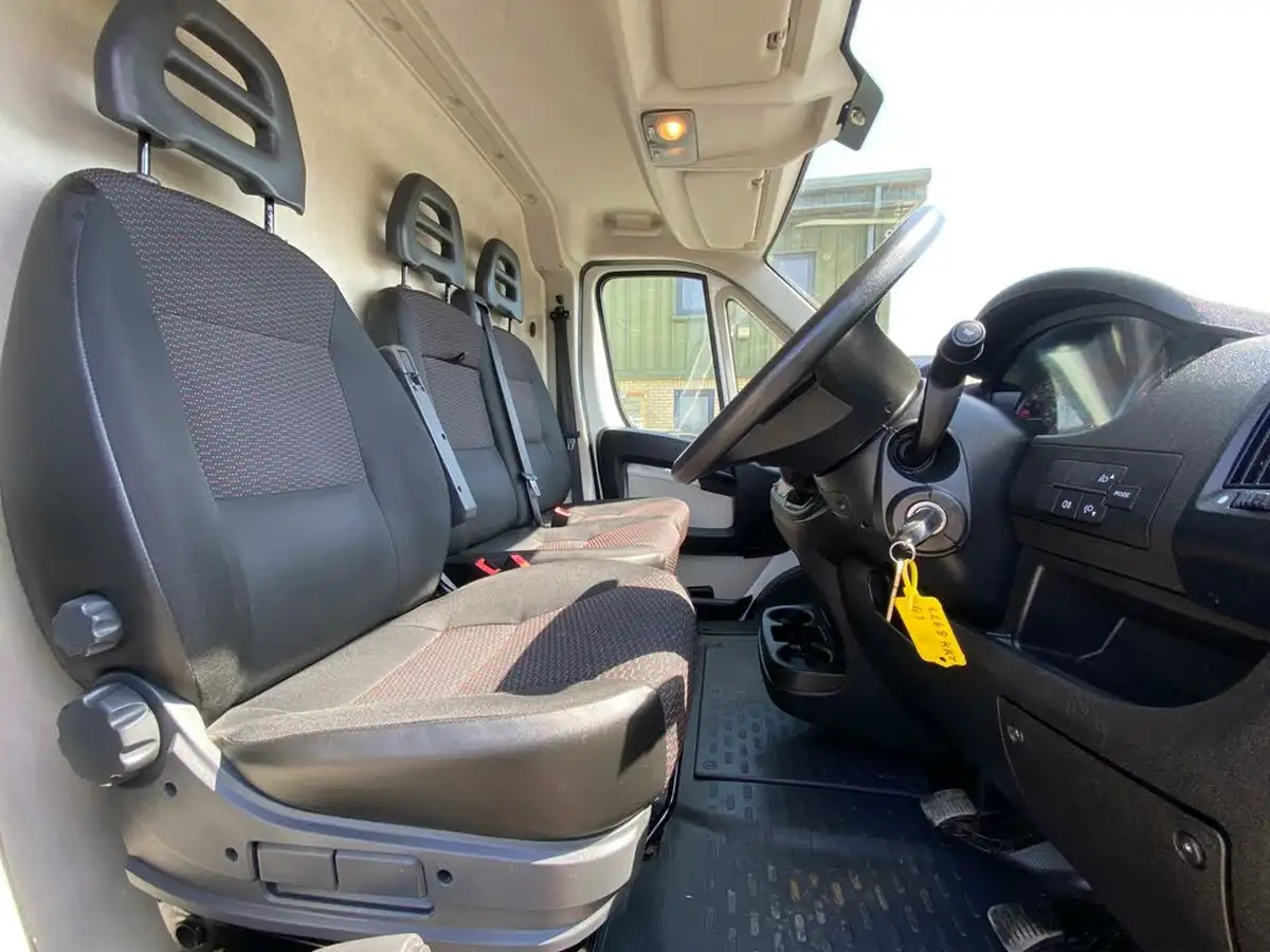2018-citroen-relay-20bluehdi-35-l2h2-big-39