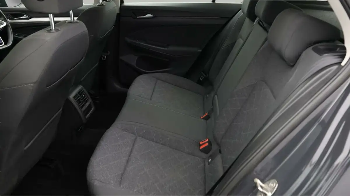 2022-volkswagen-golf-20tdi-life-hatchback-big-15