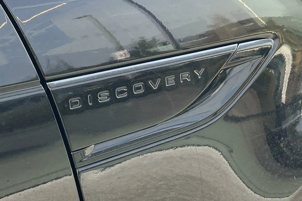 2024-land-rover-discovery-30-d300-metropolitan-edition-big-12