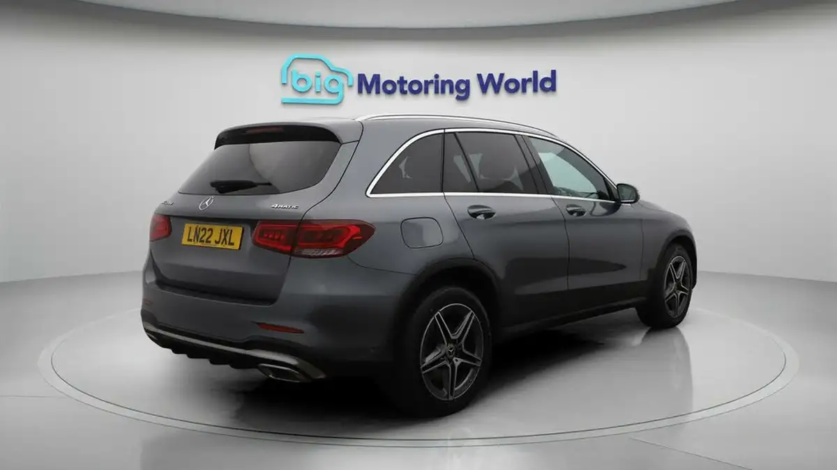 2022-mercedes-benz-glc-class-20d-glc220d-amg-line-195ps-station-wagon-5d-1950cc-4matic-plus-big-7