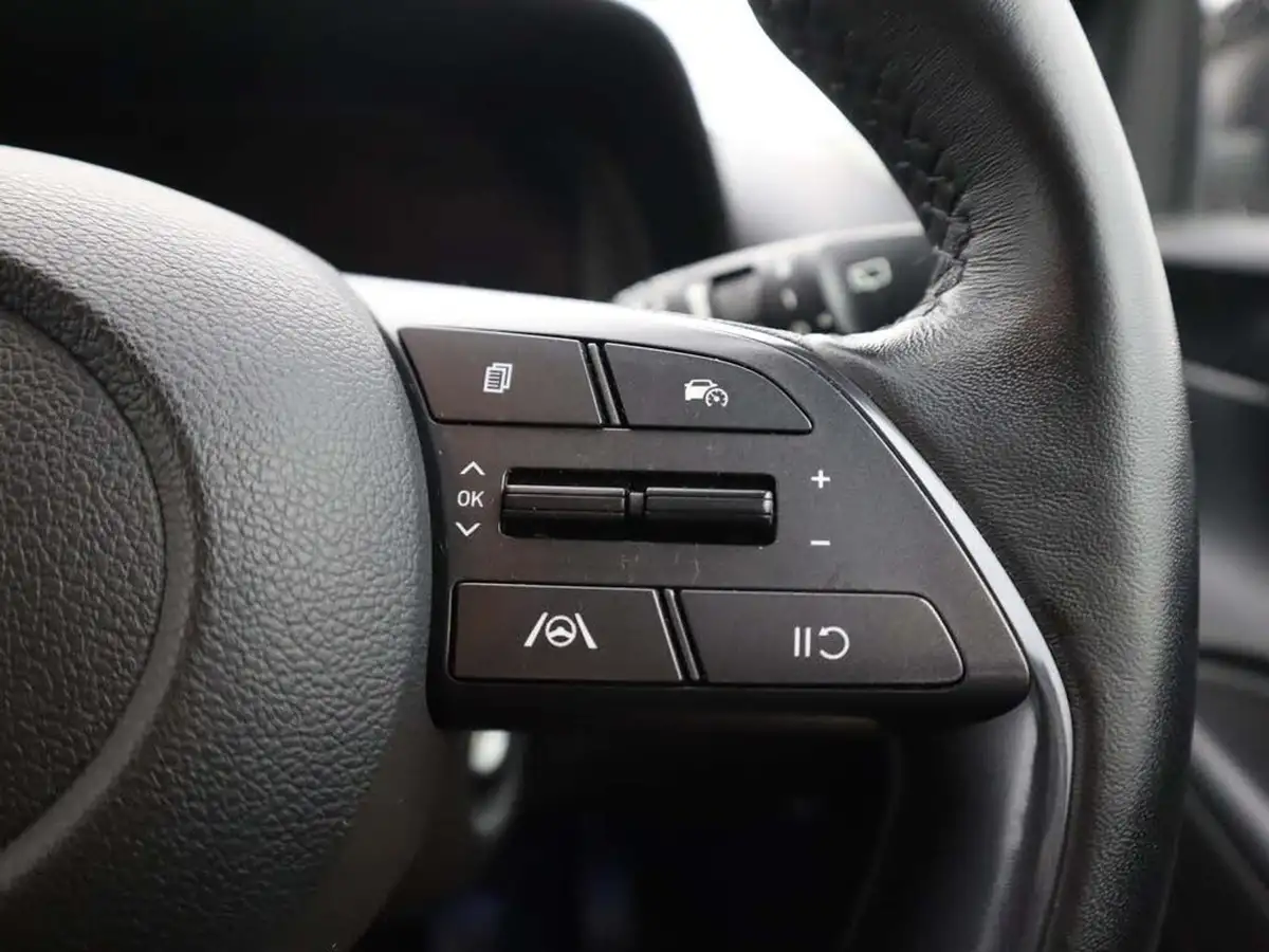 2022-hyundai-i20-10-t-gdi-premium-eclutch-imt-big-23