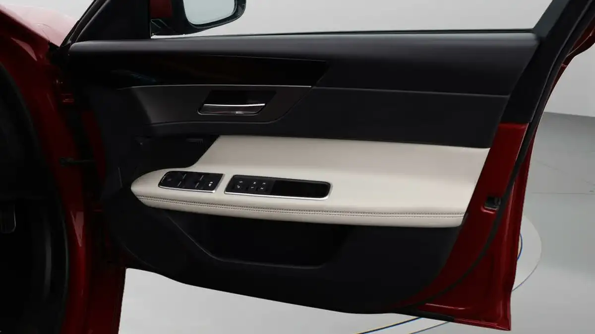 2019-jaguar-xf-30td-sportbrake-5d-big-14