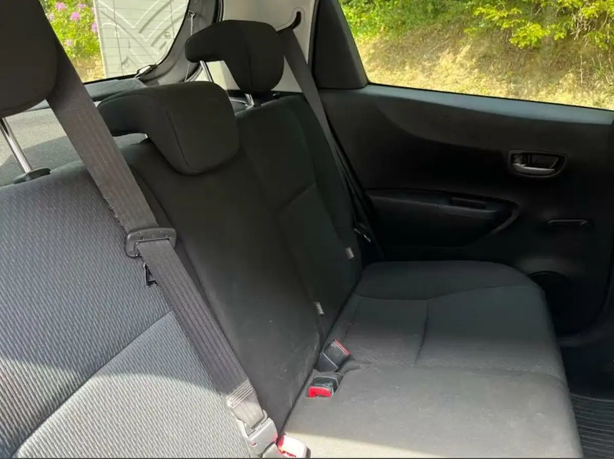 2013-toyota-yaris-15-vvt-i-t4-big-6