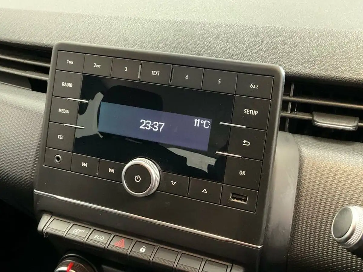2020-renault-clio-10-sce-play-75bhp-big-45