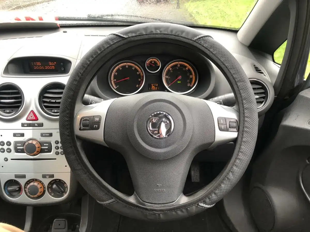 2014-vauxhall-corsa-12-design-16v-85ps-3d-big-27