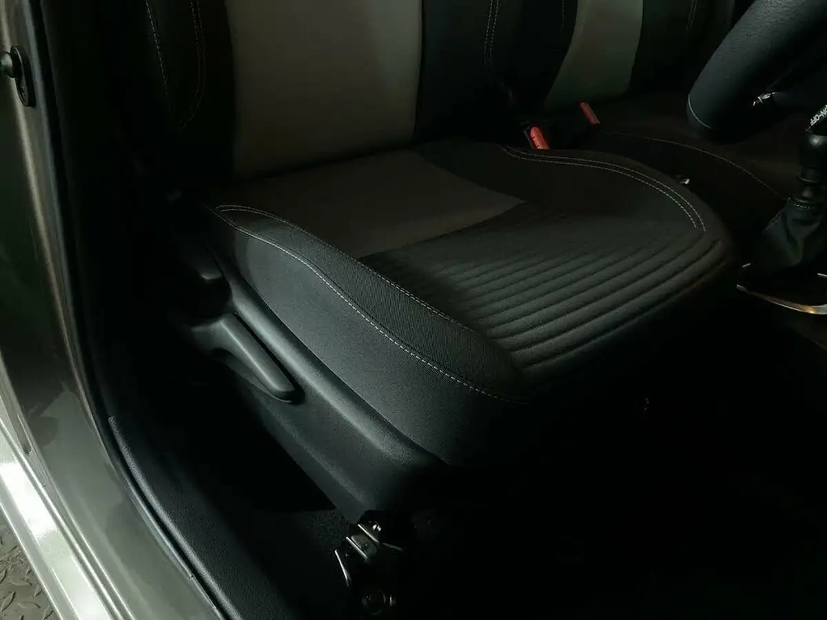 2019-toyota-yaris-15-vvt-i-icon-tech-111bhp-1496cc-big-25
