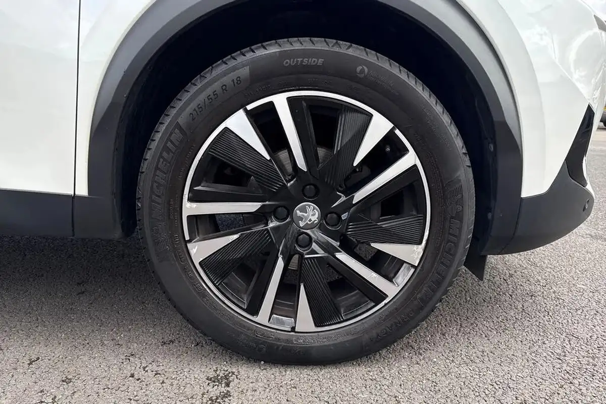 2020-peugeot-2008-suv-12-puretech-gt-line-big-9