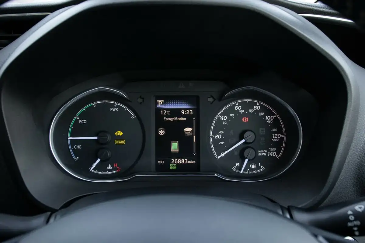 2018-toyota-yaris-15-vvt-i-grey-bi-tone-hybrid-big-14