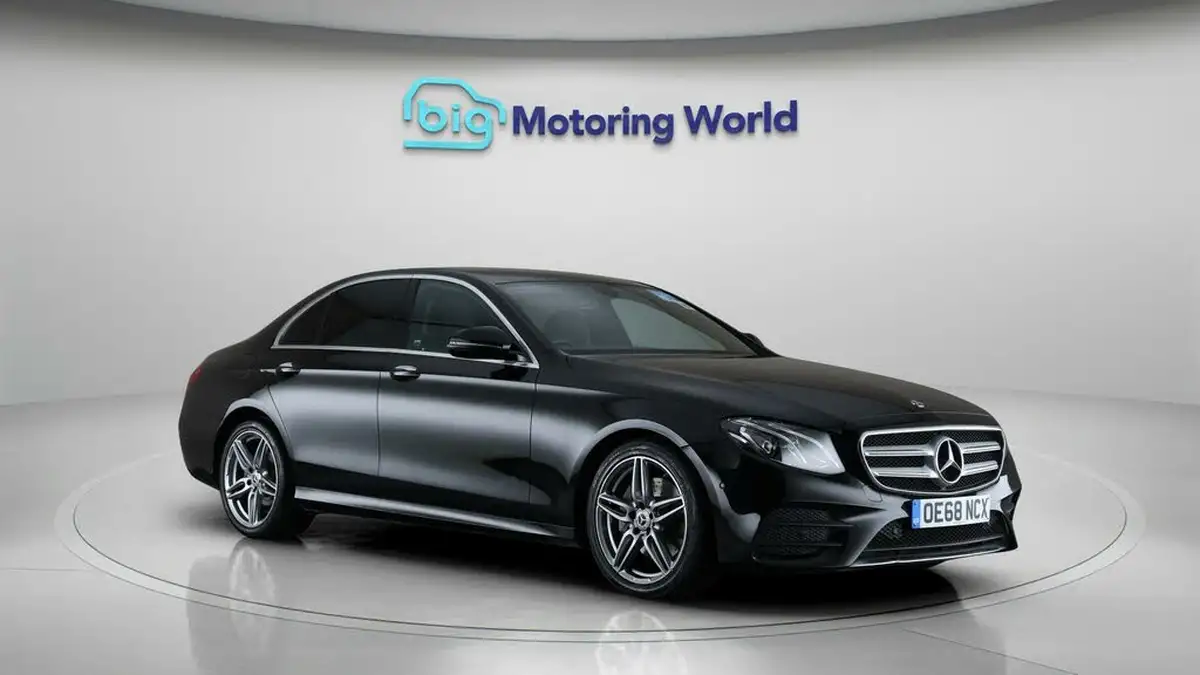 2019-mercedes-benz-e-class-20-e200-amg-line-saloon-4d-big-0