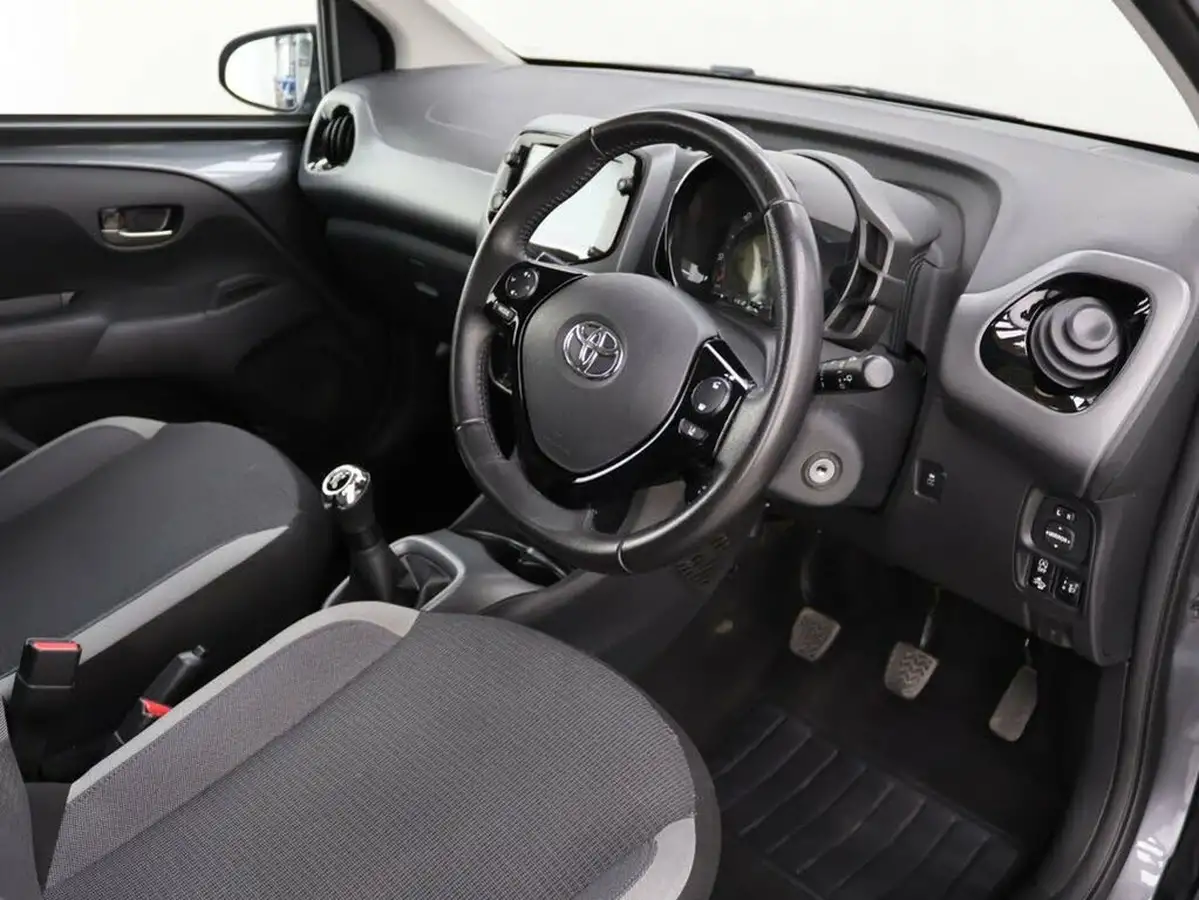 2021-toyota-aygo-10-vvt-i-x-play-tss-big-9