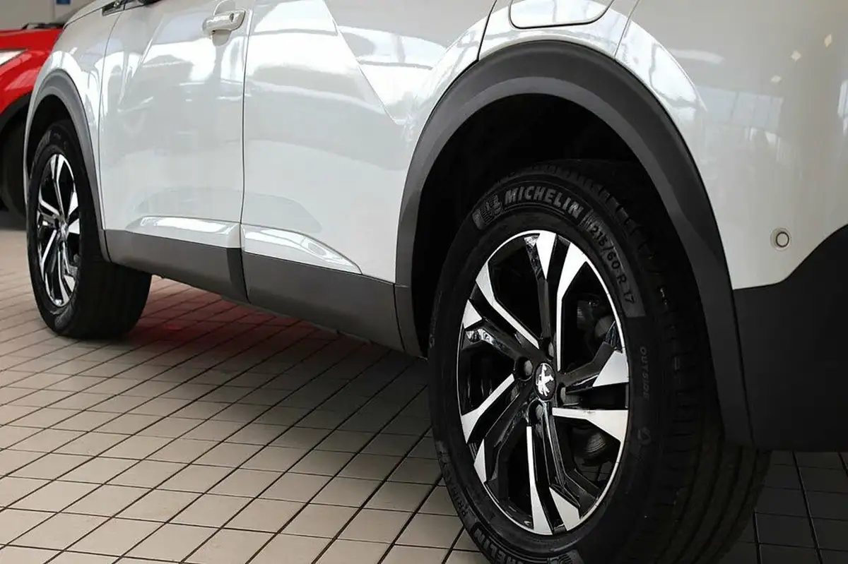 2021-peugeot-2008-suv-12-puretech-gt-big-17