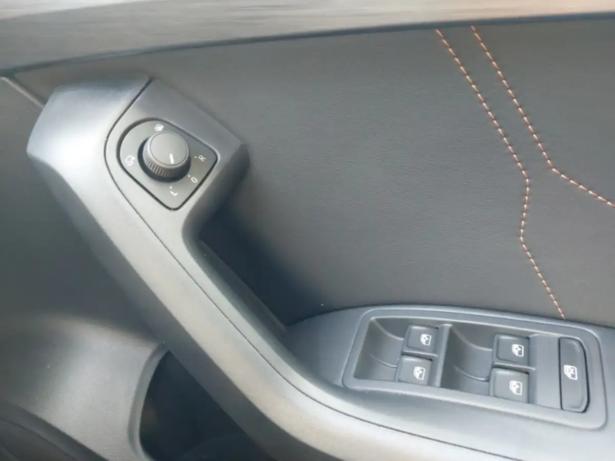 2019-lexus-is-300h-25-is-big-12