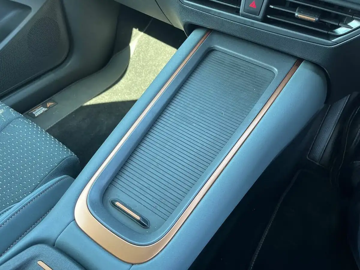 2025-cupra-born-e-vz-first-edition-big-24
